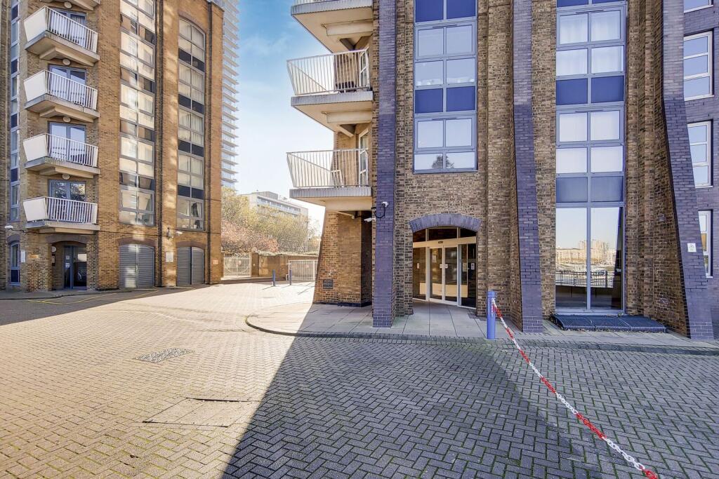 2 bed 1st Floor Flat for rent in Poplar. From Foxtons - Canary Wharf 2 bed 1st Floor Flat for rent in Poplar. From Foxtons - Canary Wharf