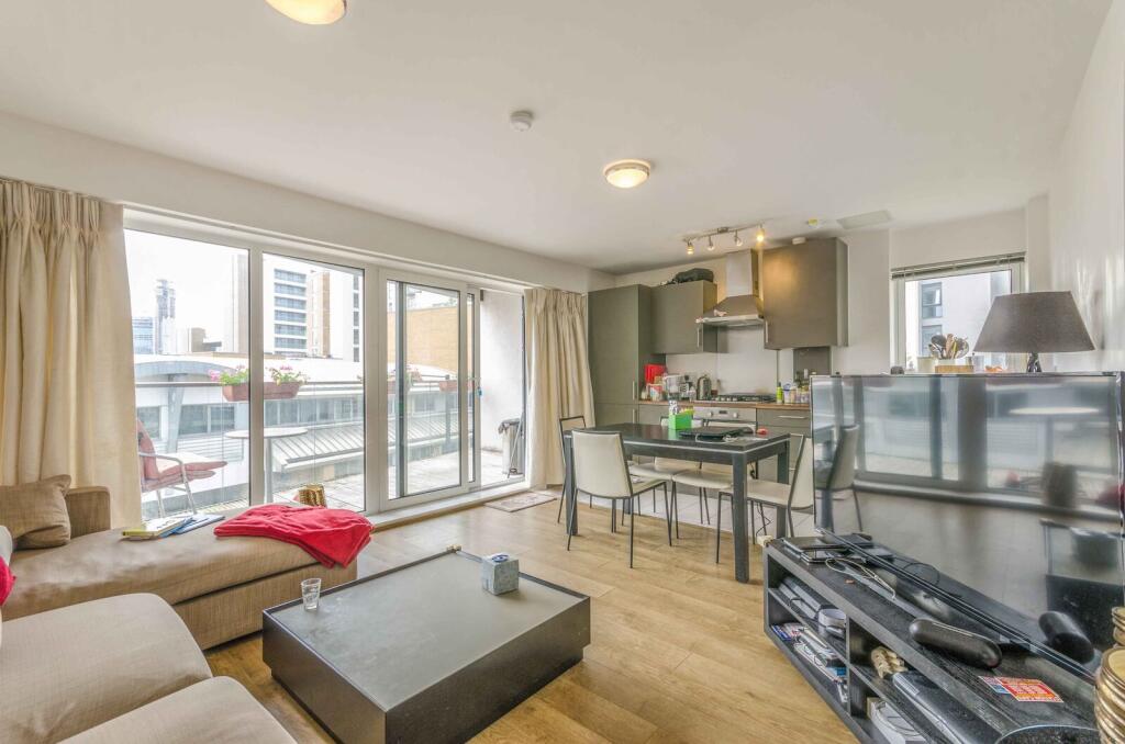 2 bed 1st Floor Flat for rent in Poplar. From Foxtons - Canary Wharf