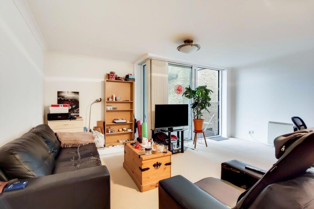 2 bed 1st Floor Flat for rent in Poplar. From Foxtons - Canary Wharf