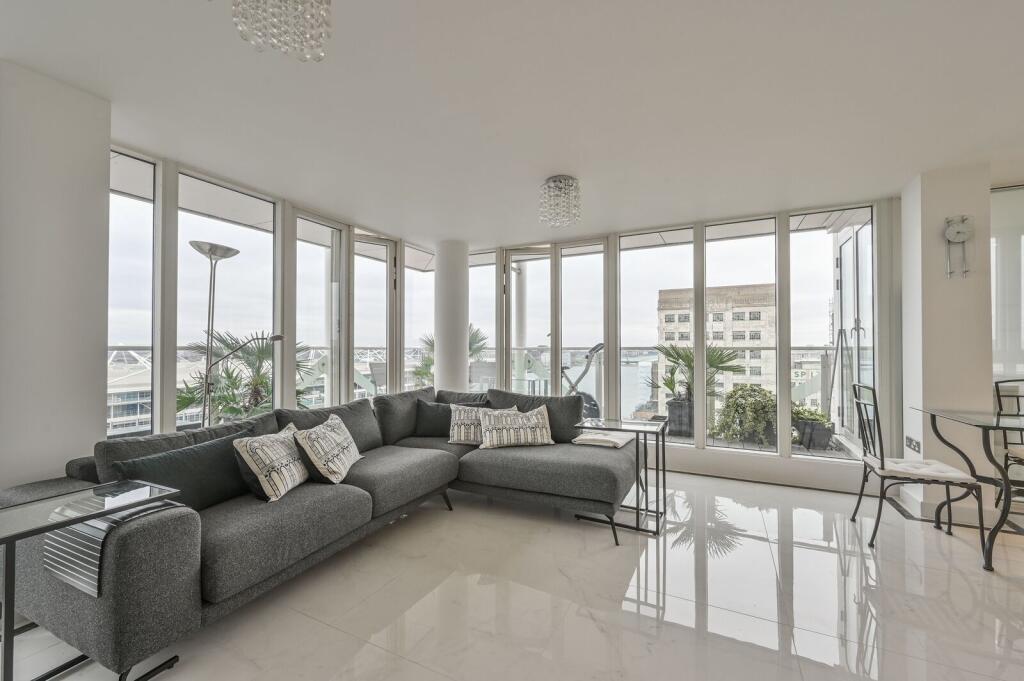 2 bed 1st Floor Flat for rent in Woolwich. From Foxtons - Canary Wharf