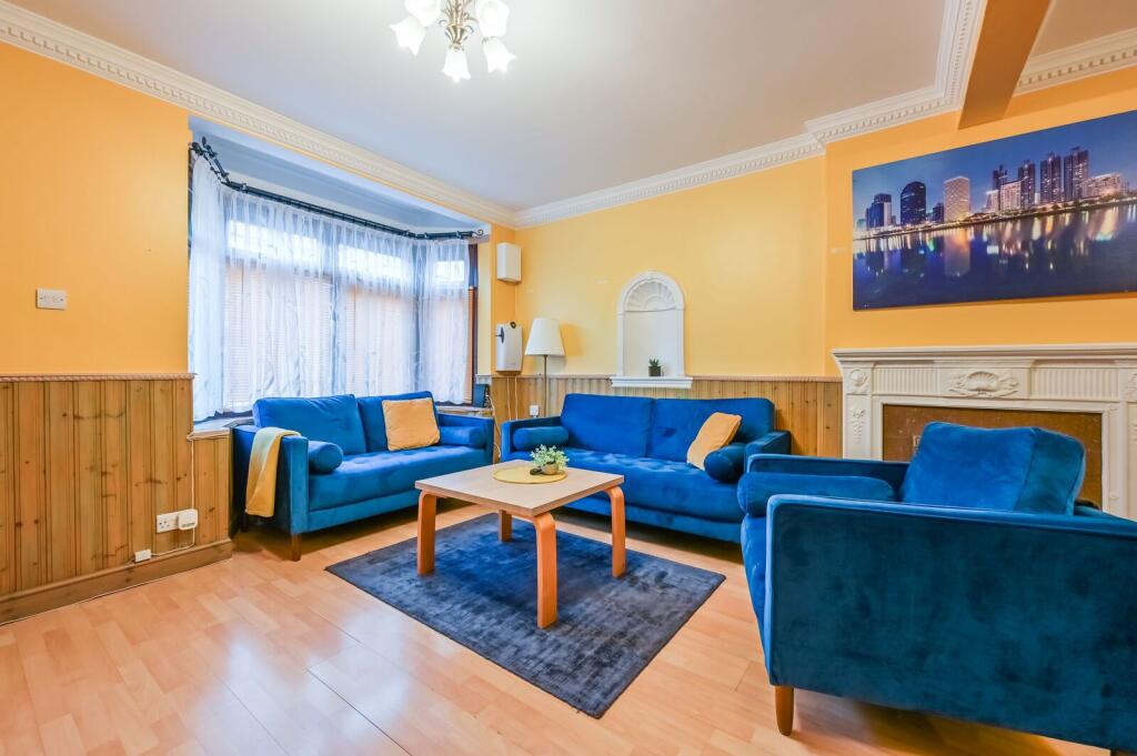 3 bed Mid Terraced House for rent in West Ham. From Foxtons - Canary Wharf 3 bed Mid Terraced House for rent in West Ham. From Foxtons - Canary Wharf