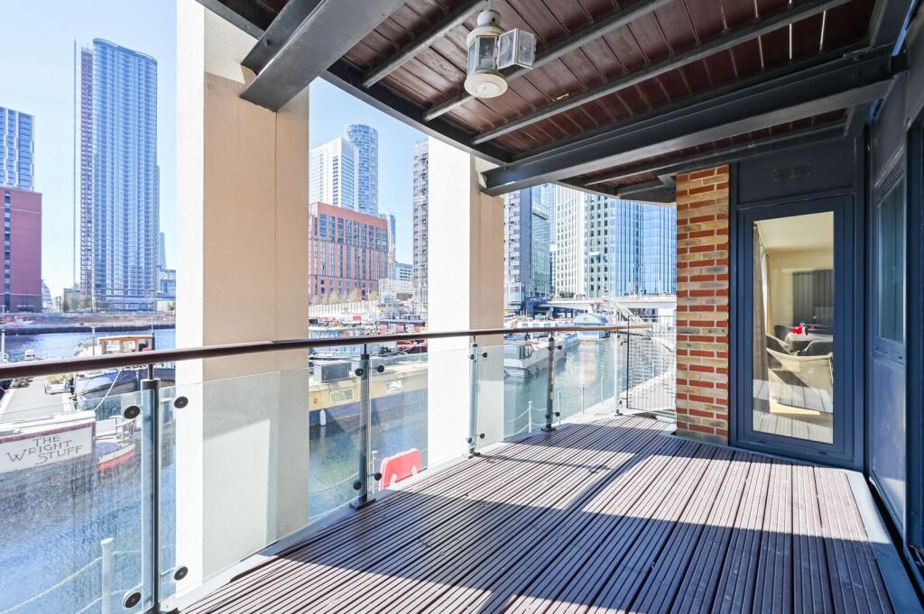 3 bed 1st Floor Flat for rent in Poplar. From Foxtons - Canary Wharf