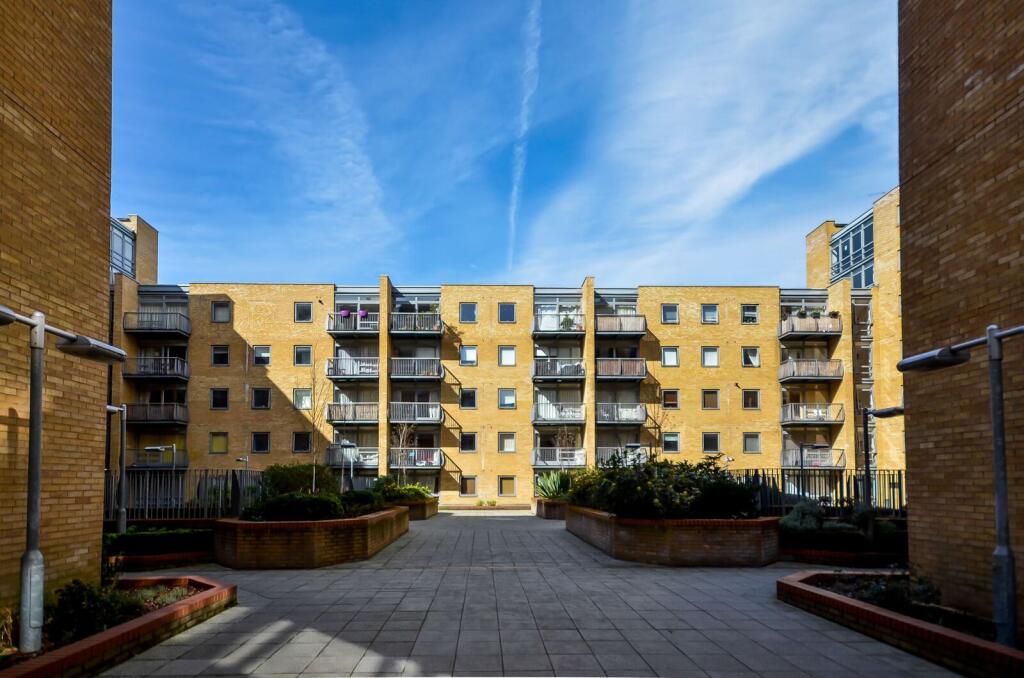 1 bed 1st Floor Flat for rent in London. From Foxtons - Canary Wharf