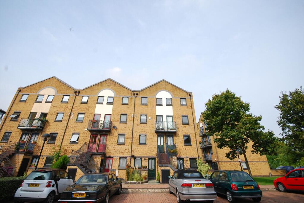 2 bed 1st Floor Flat for rent in London. From Foxtons - Canary Wharf