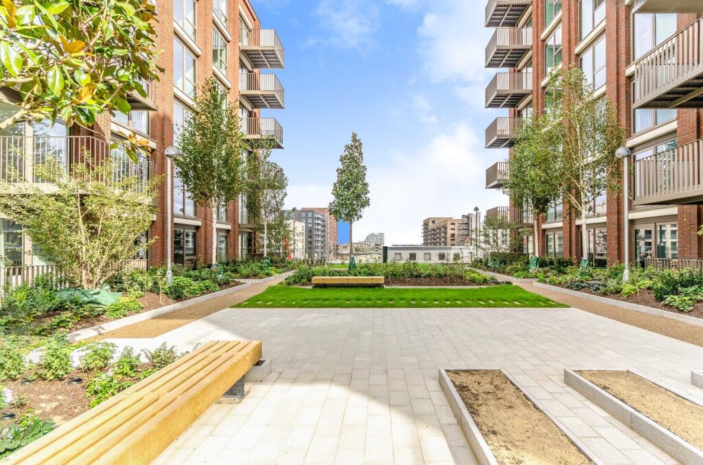 1 bed 1st Floor Flat for rent in London. From Foxtons - Canary Wharf
