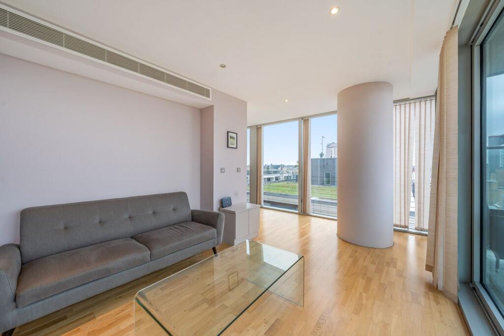 1 bed 1st Floor Flat for rent in London. From Foxtons - Canary Wharf