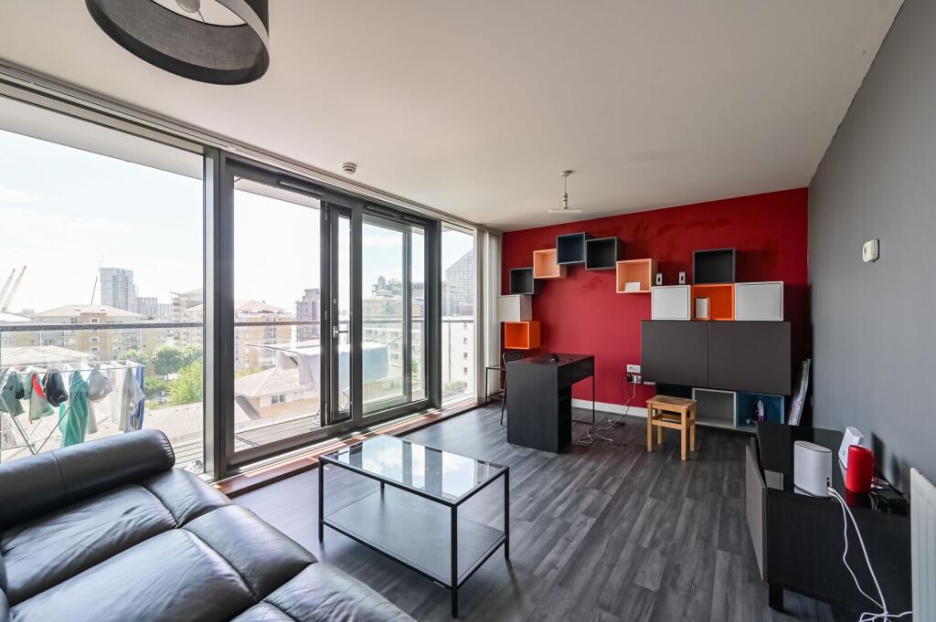 2 bed 1st Floor Flat for rent in London. From Foxtons - Canary Wharf
