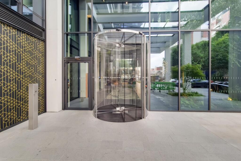 1 bed 1st Floor Flat for rent in London. From Foxtons - Canary Wharf