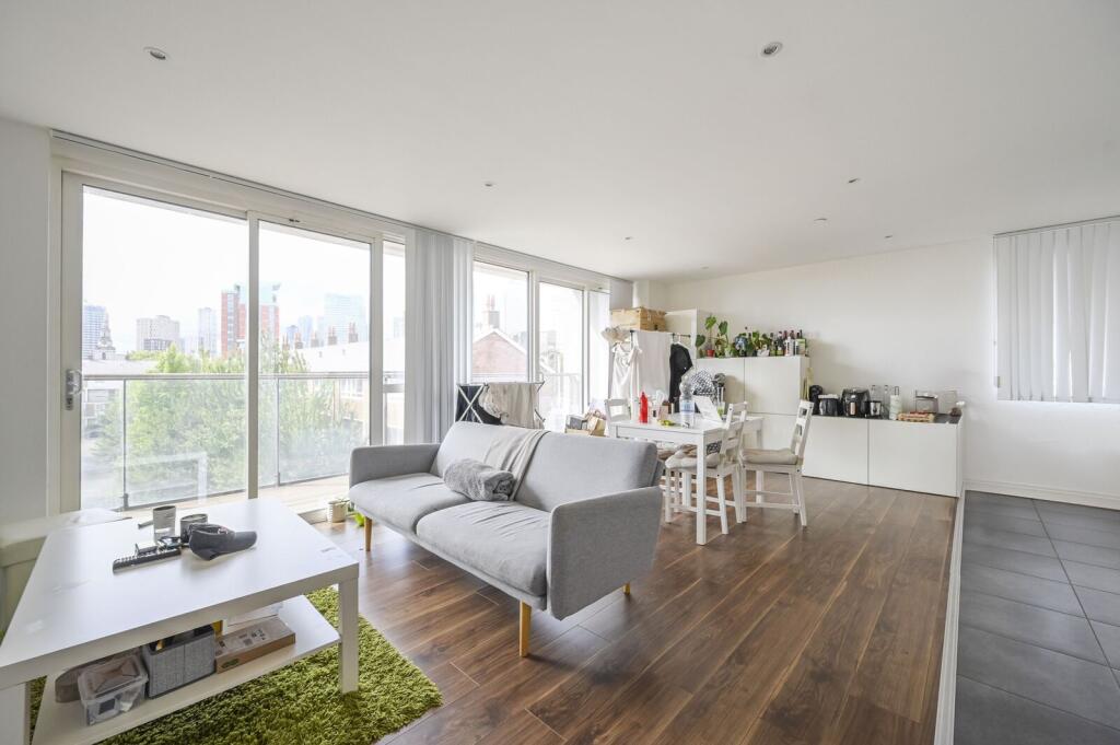 2 bed 1st Floor Flat for rent in London. From Foxtons - Canary Wharf
