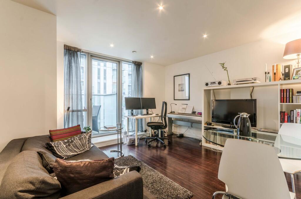 1 bed 1st Floor Flat for rent in London. From Foxtons - Canary Wharf
