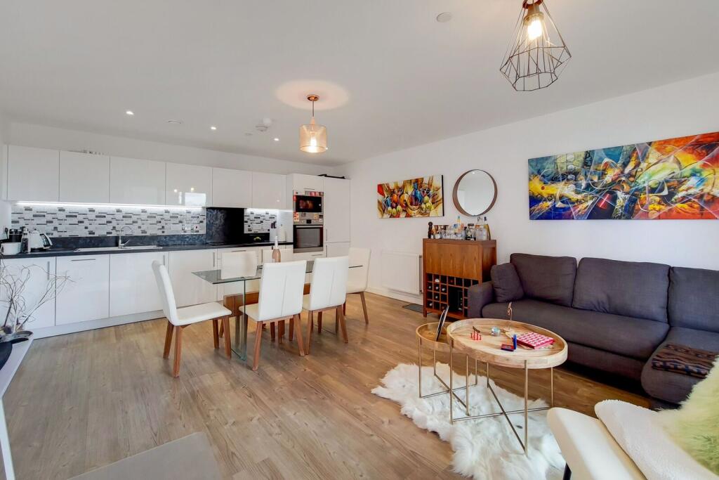 2 bed 1st Floor Flat for rent in Woolwich. From Foxtons - Canary Wharf 2 bed 1st Floor Flat for rent in Woolwich. From Foxtons - Canary Wharf