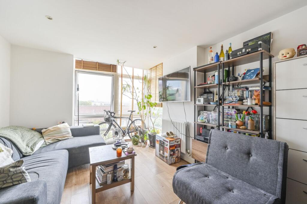 2 bed 1st Floor Flat for rent in London. From Foxtons - Canary Wharf
