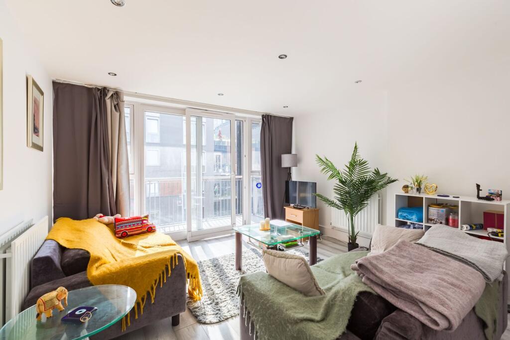 2 bed 1st Floor Flat for rent in London. From Foxtons - Canary Wharf