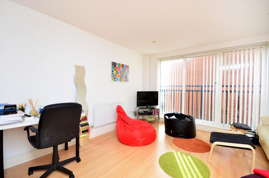 1 bed 1st Floor Flat for rent in London. From Foxtons - Canary Wharf