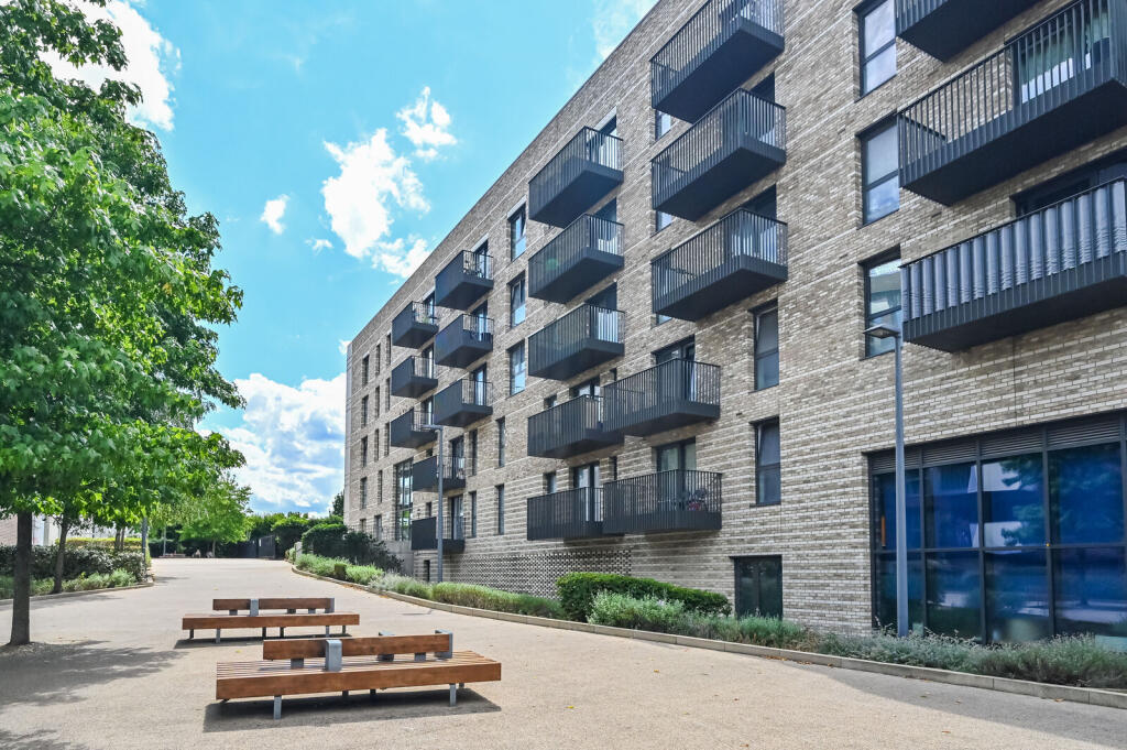 2 bed 1st Floor Flat for rent in London. From Foxtons - Canary Wharf