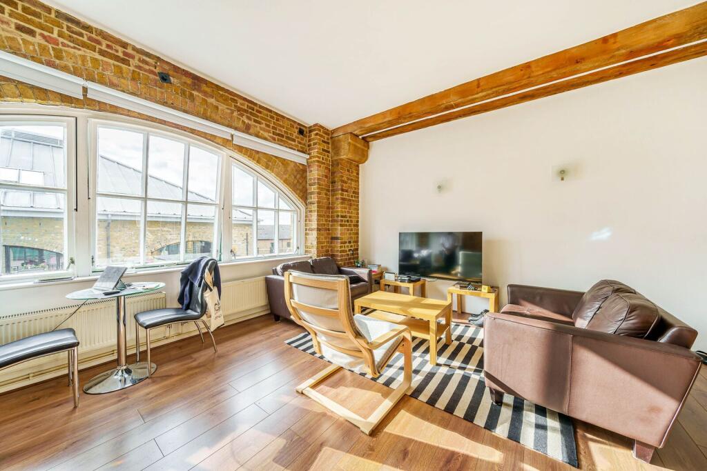 1 bed 1st Floor Flat for rent in Poplar. From Foxtons - Canary Wharf