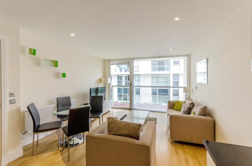 1 bed 1st Floor Flat for rent in Poplar. From Foxtons - Canary Wharf 1 bed 1st Floor Flat for rent in Poplar. From Foxtons - Canary Wharf