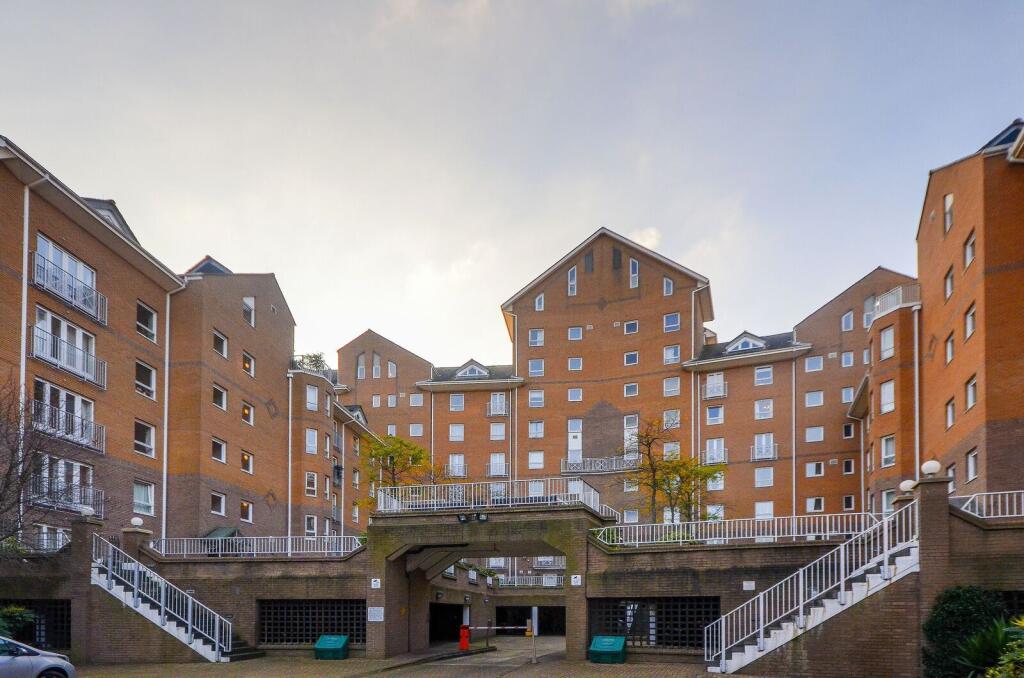 2 bed 1st Floor Flat for rent in Poplar. From Foxtons - Canary Wharf 2 bed 1st Floor Flat for rent in Poplar. From Foxtons - Canary Wharf