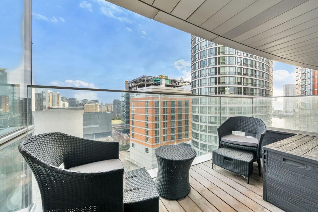 2 bed 1st Floor Flat for rent in London. From Foxtons - Canary Wharf