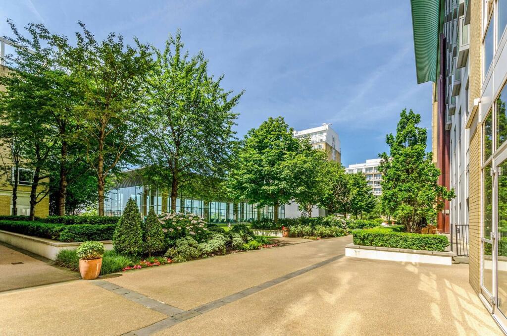 1 bed 1st Floor Flat for rent in London. From Foxtons - Canary Wharf