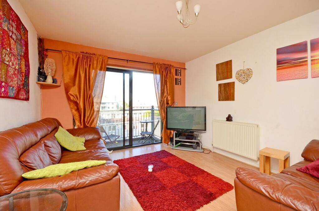 2 bed 1st Floor Flat for rent in London. From Foxtons - Canary Wharf