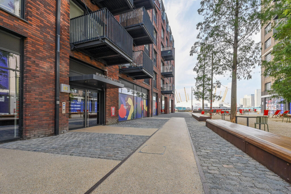 1 bed 1st Floor Flat for rent in London. From Foxtons - Canary Wharf