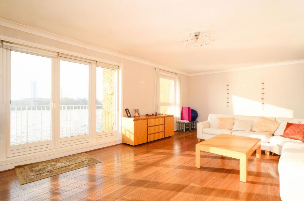 2 bed 1st Floor Flat for rent in London. From Foxtons - Canary Wharf