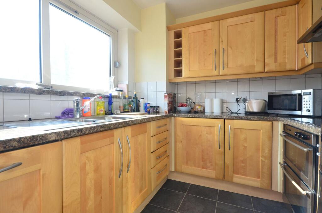 1 bed 1st Floor Flat for rent in London. From Foxtons - Canary Wharf