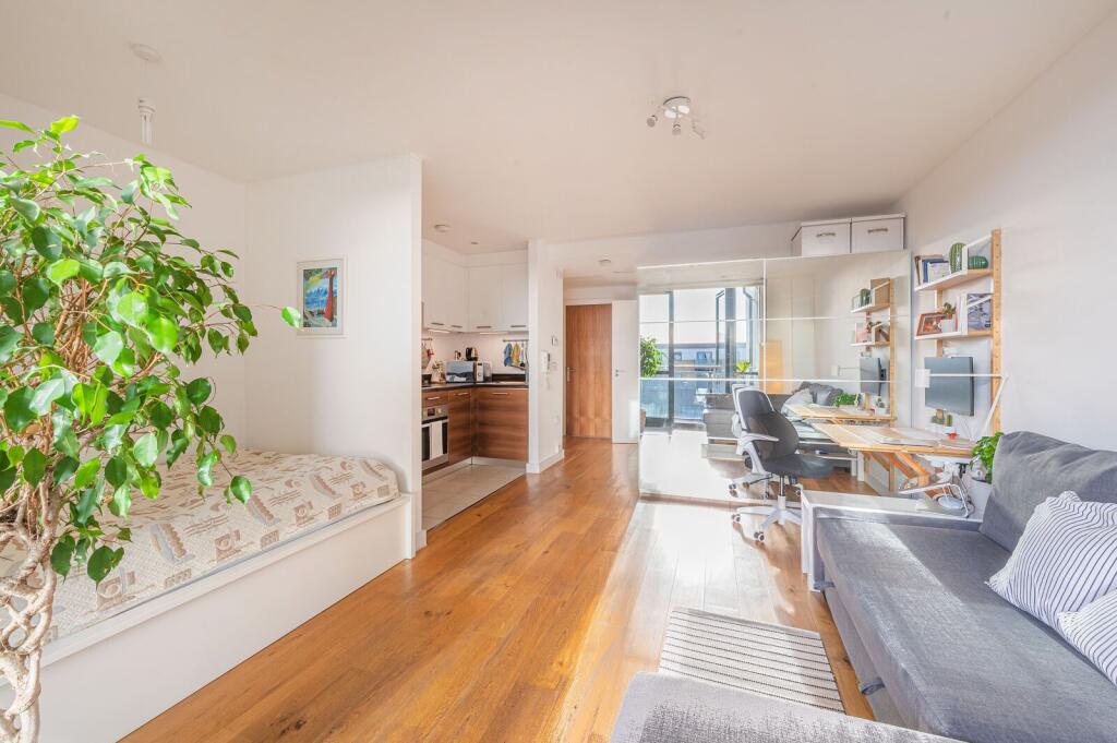 4 bed Studio for rent in London. From Foxtons - Canary Wharf