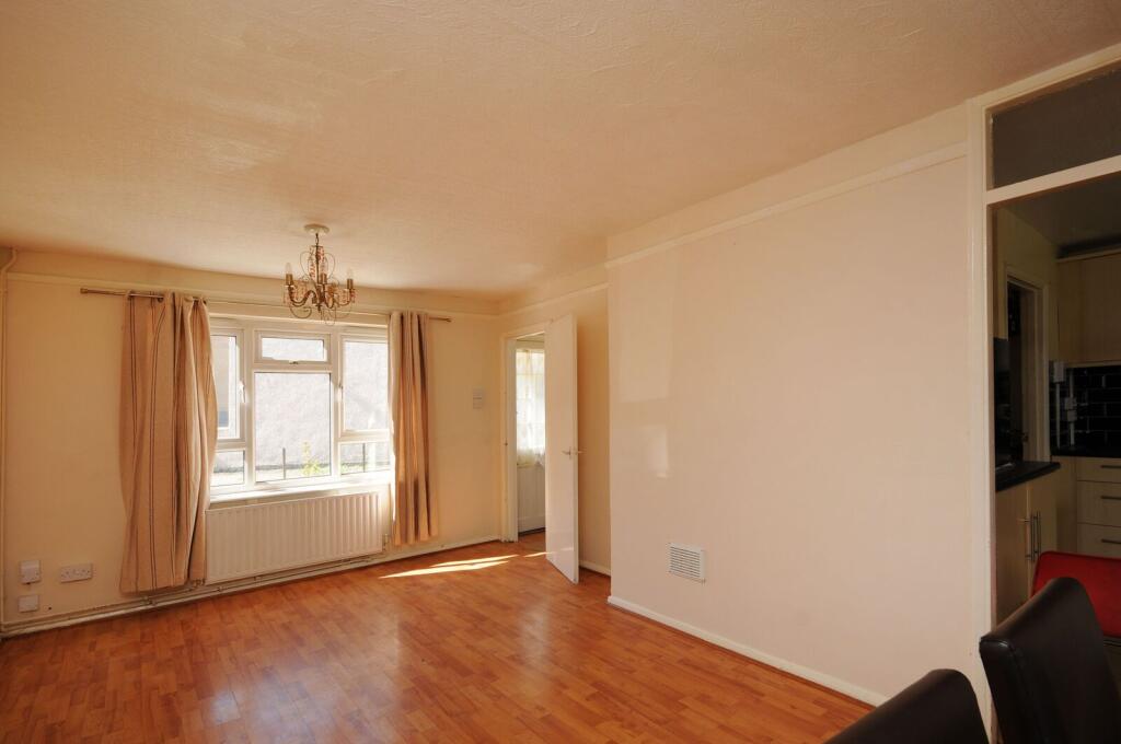 3 bed Detached for rent in London. From Foxtons - Canary Wharf