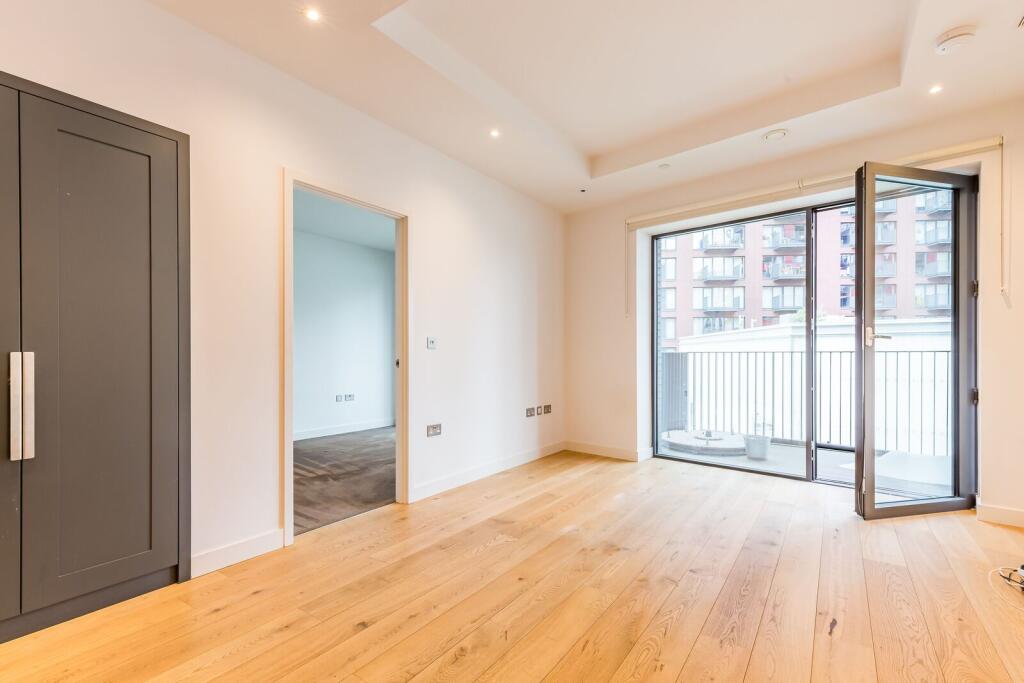 1 bed 1st Floor Flat for rent in London. From Foxtons - Canary Wharf