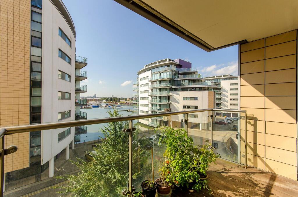 2 bed 1st Floor Flat for rent in London. From Foxtons - Canary Wharf