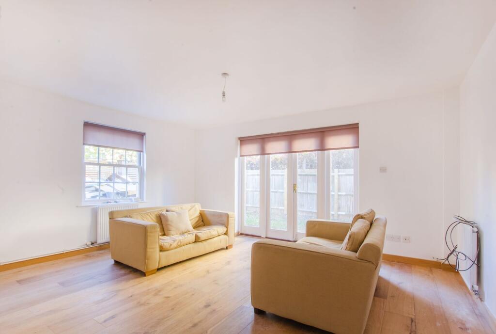 3 bed Mid Terraced House for rent in London. From Foxtons - Canary Wharf 3 bed Mid Terraced House for rent in London. From Foxtons - Canary Wharf
