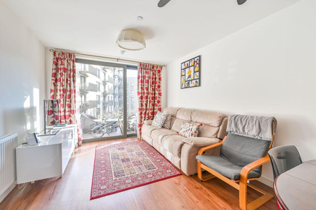 2 bed 1st Floor Flat for rent in London. From Foxtons - Canary Wharf