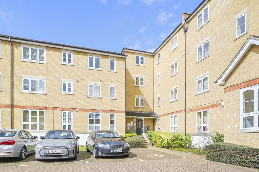 1 bed 1st Floor Flat for rent in London. From Foxtons - Canary Wharf