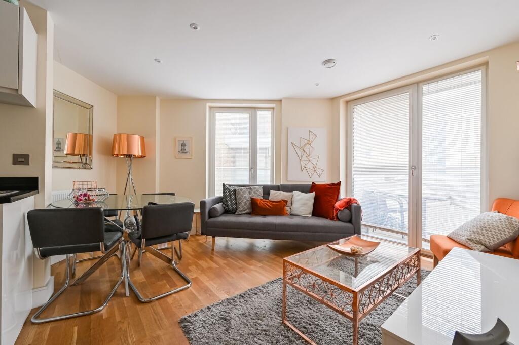2 bed 1st Floor Flat for rent in Poplar. From Foxtons - Canary Wharf