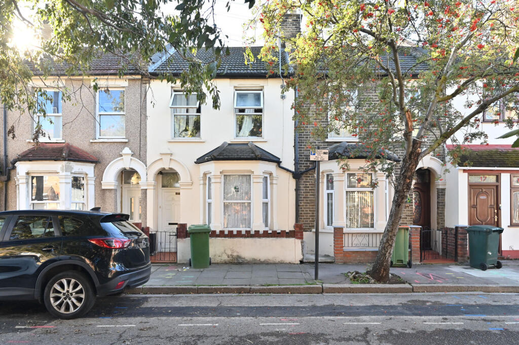 3 bed Mid Terraced House for rent in London. From Foxtons - Canary Wharf 3 bed Mid Terraced House for rent in London. From Foxtons - Canary Wharf