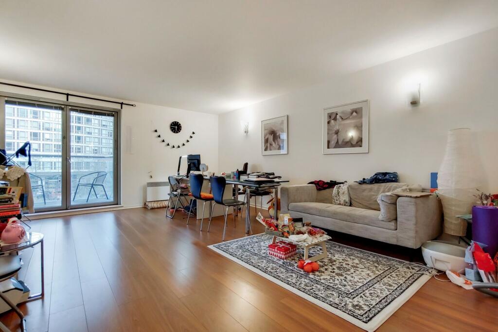 2 bed 1st Floor Flat for rent in London. From Foxtons - Canary Wharf