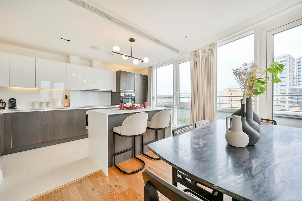 3 bed Penthouse for rent in Brentford. From Foxtons - Chiswick