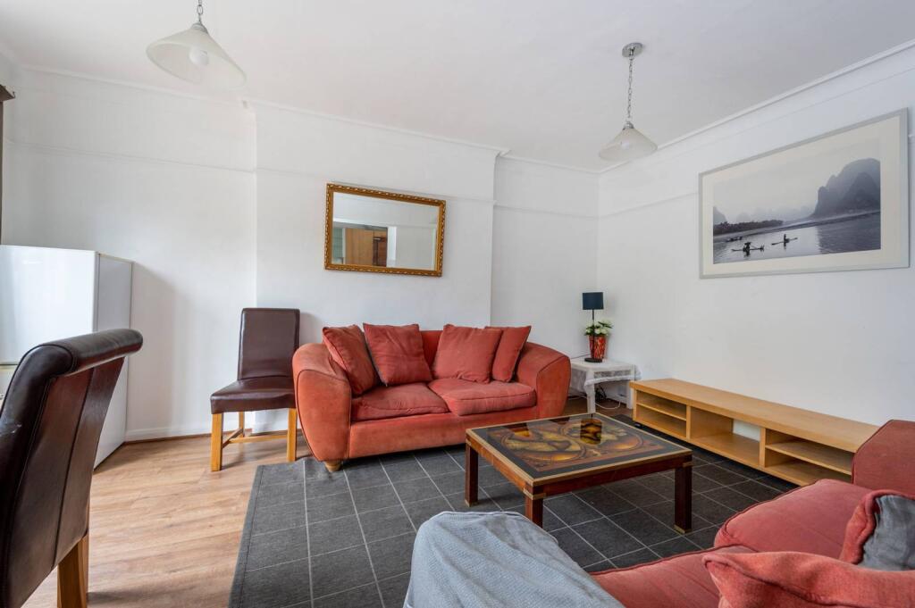 4 bed 1st Floor Flat for rent in London. From Foxtons - Chiswick