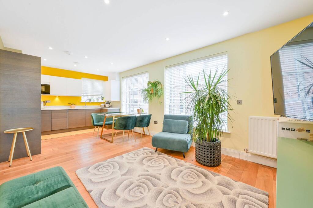 1 bed 1st Floor Flat for rent in London. From Foxtons - Chiswick