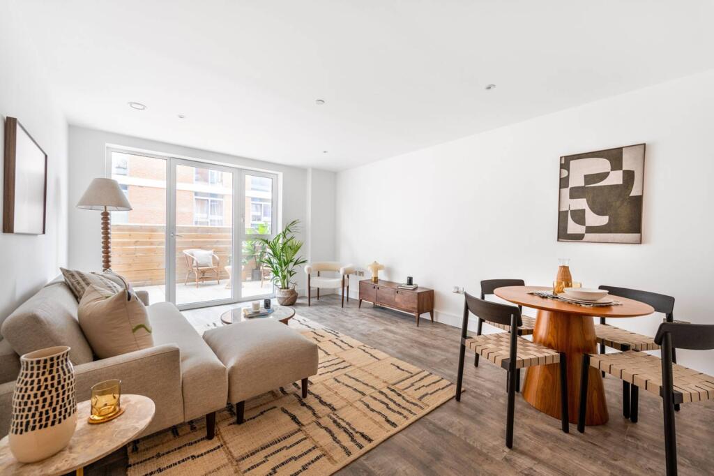 2 bed 1st Floor Flat for rent in London. From Foxtons - Chiswick