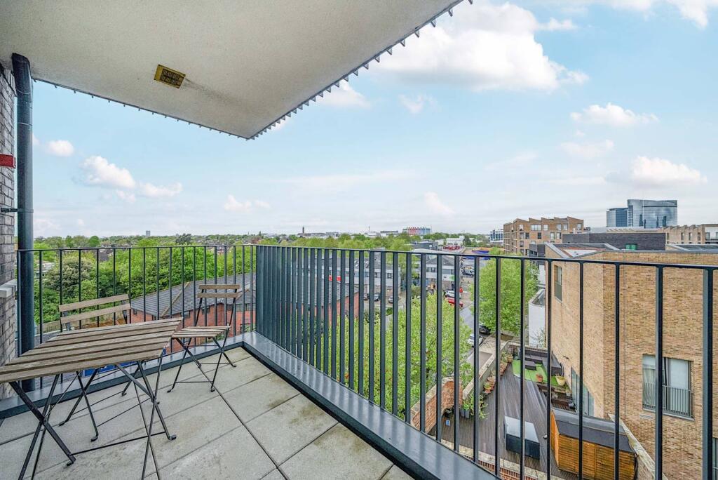 2 bed 1st Floor Flat for rent in Brentford. From Foxtons - Chiswick