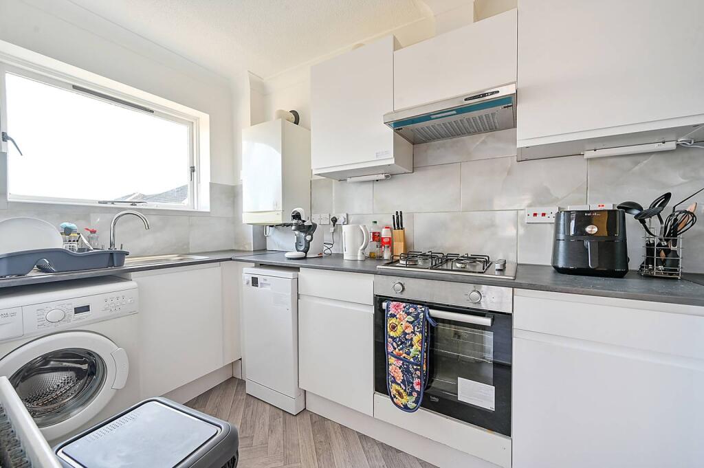 2 bed 1st Floor Flat for rent in London. From Foxtons - Chiswick