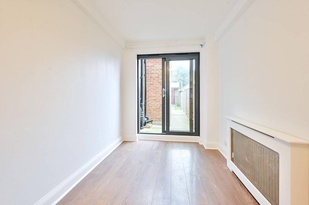 3 bed Annexe for rent in London. From Foxtons - Chiswick