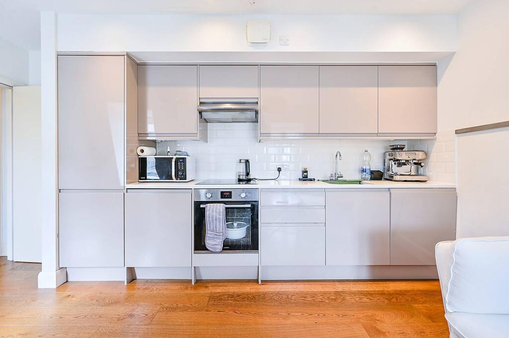 1 bed 1st Floor Flat for rent in London. From Foxtons - Chiswick