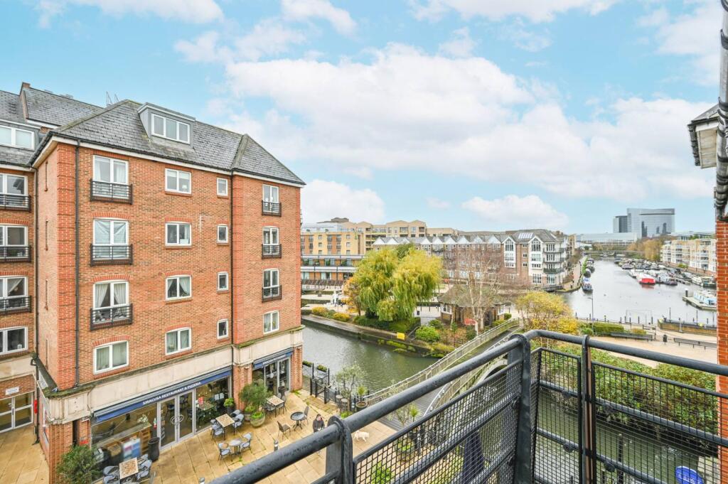 3 bed 1st Floor Flat for rent in Brentford. From Foxtons - Chiswick