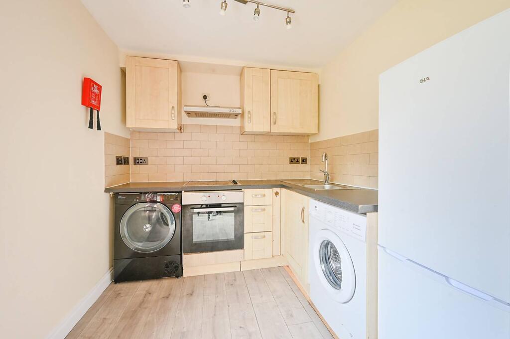 2 bed 1st Floor Flat for rent in London. From Foxtons - Chiswick