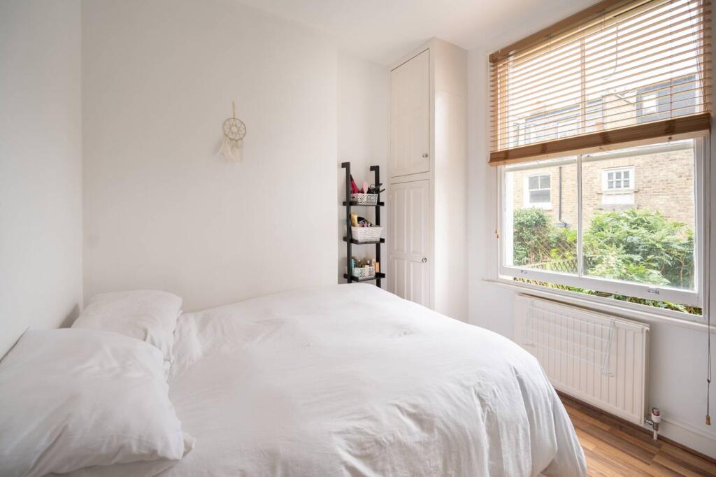 1 bed 1st Floor Flat for rent in London. From Foxtons - Chiswick