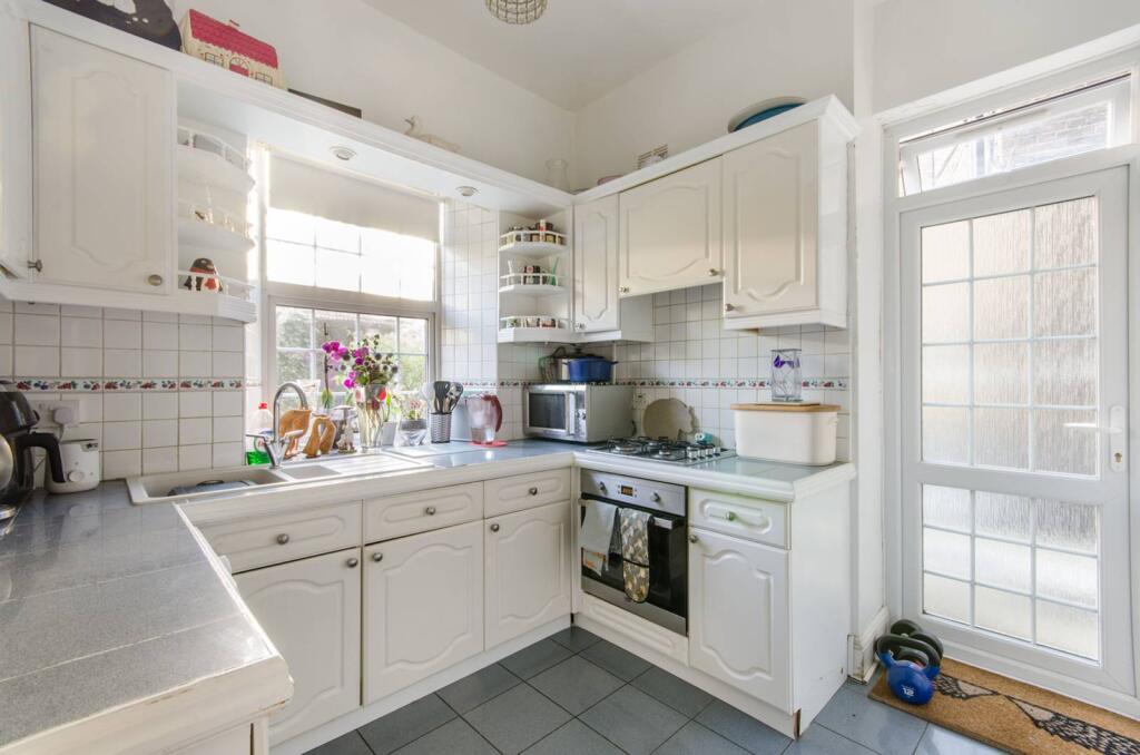 2 bed 1st Floor Flat for rent in London. From Foxtons - Chiswick